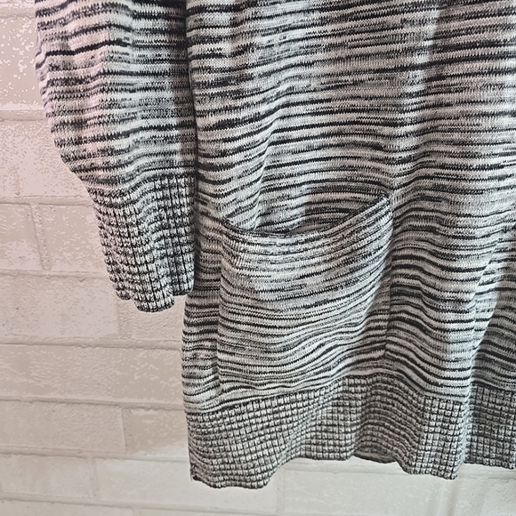 Eight Eight Eight Women's Stripe Black White Gray Long Sweater 1x Button Collar - Picture 3 of 6